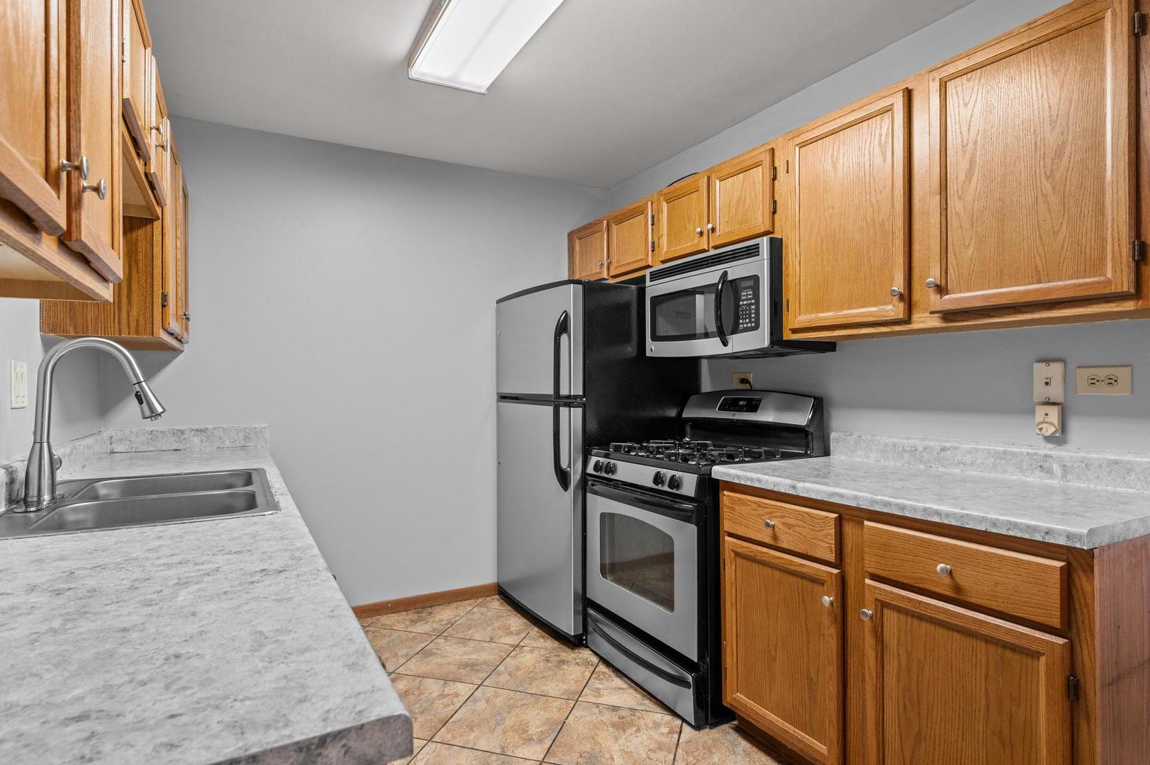 272 Park Ridge Lane, Unit A Aurora, IL 60504 - Photo 9 of 29
