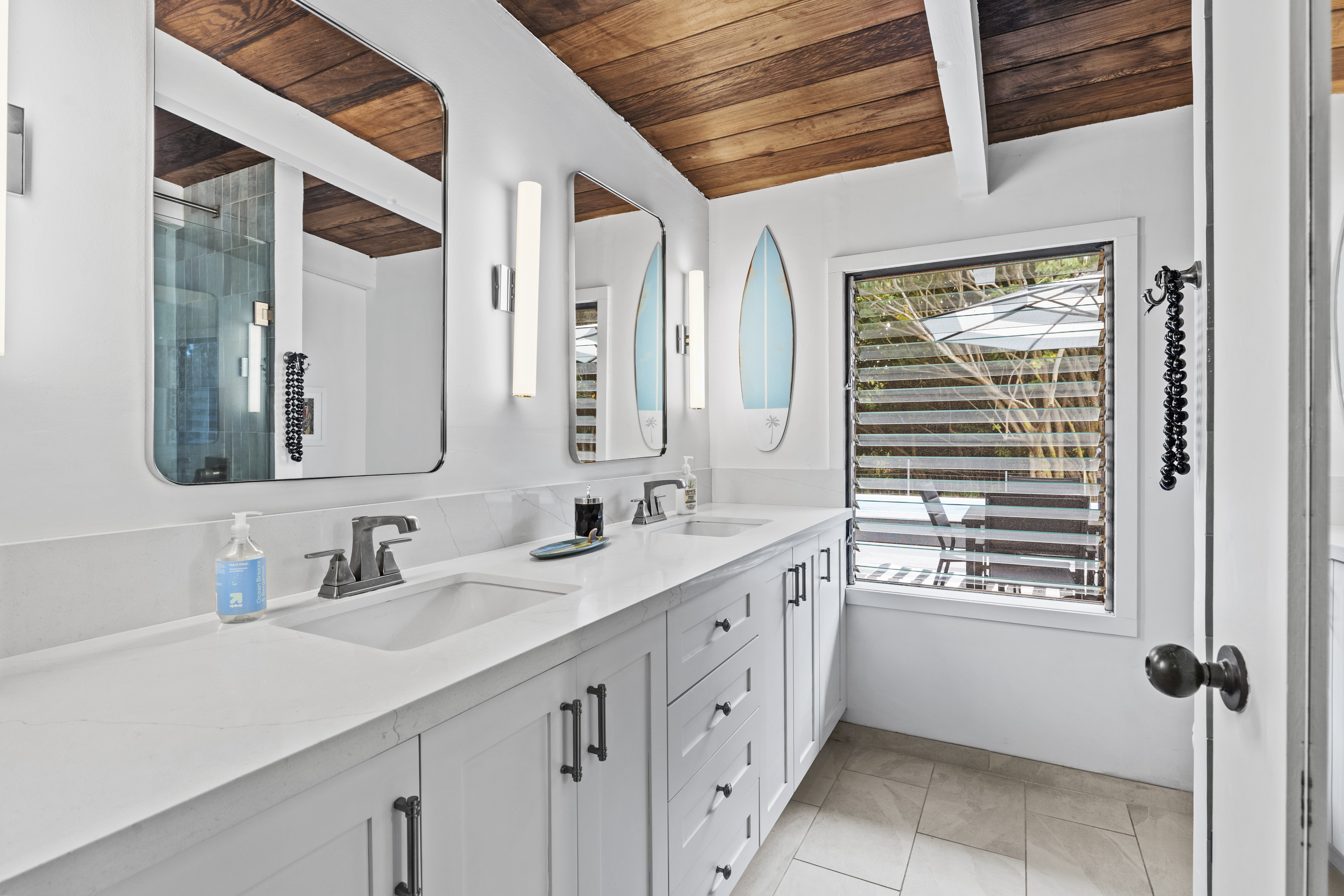 83-5369 Manako Road Captain Cook, HI 96704 - Photo 17 of 30 a bathroom with a double vanity sink mirror and a bathtub