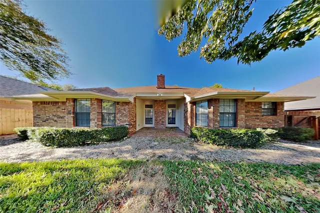 $2,215 | 108 Sunny Meadows Drive, Burleson, TX 76028