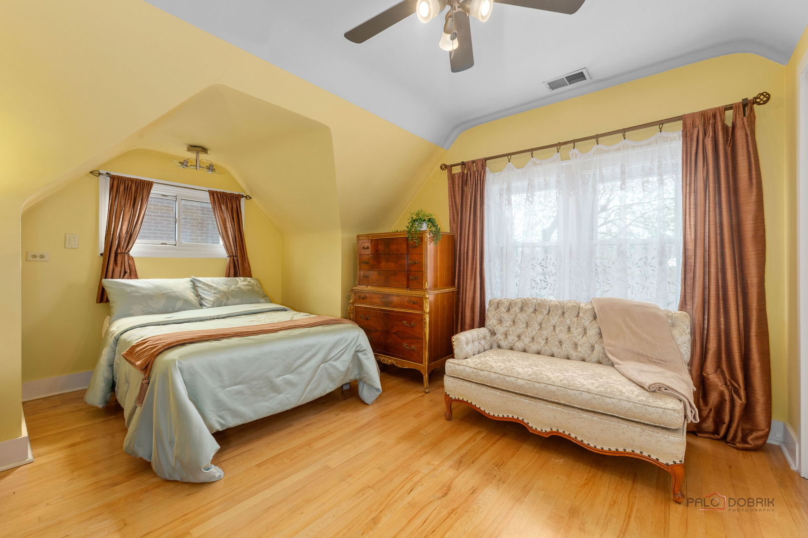 2720 Beulah Avenue River Grove, IL 60171 - Photo 26 of 33 a bedroom with a bed and a couch