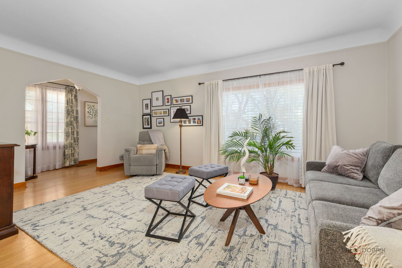 2720 Beulah Avenue River Grove, IL 60171 - Photo 4 of 33 a living room with furniture and wooden floor