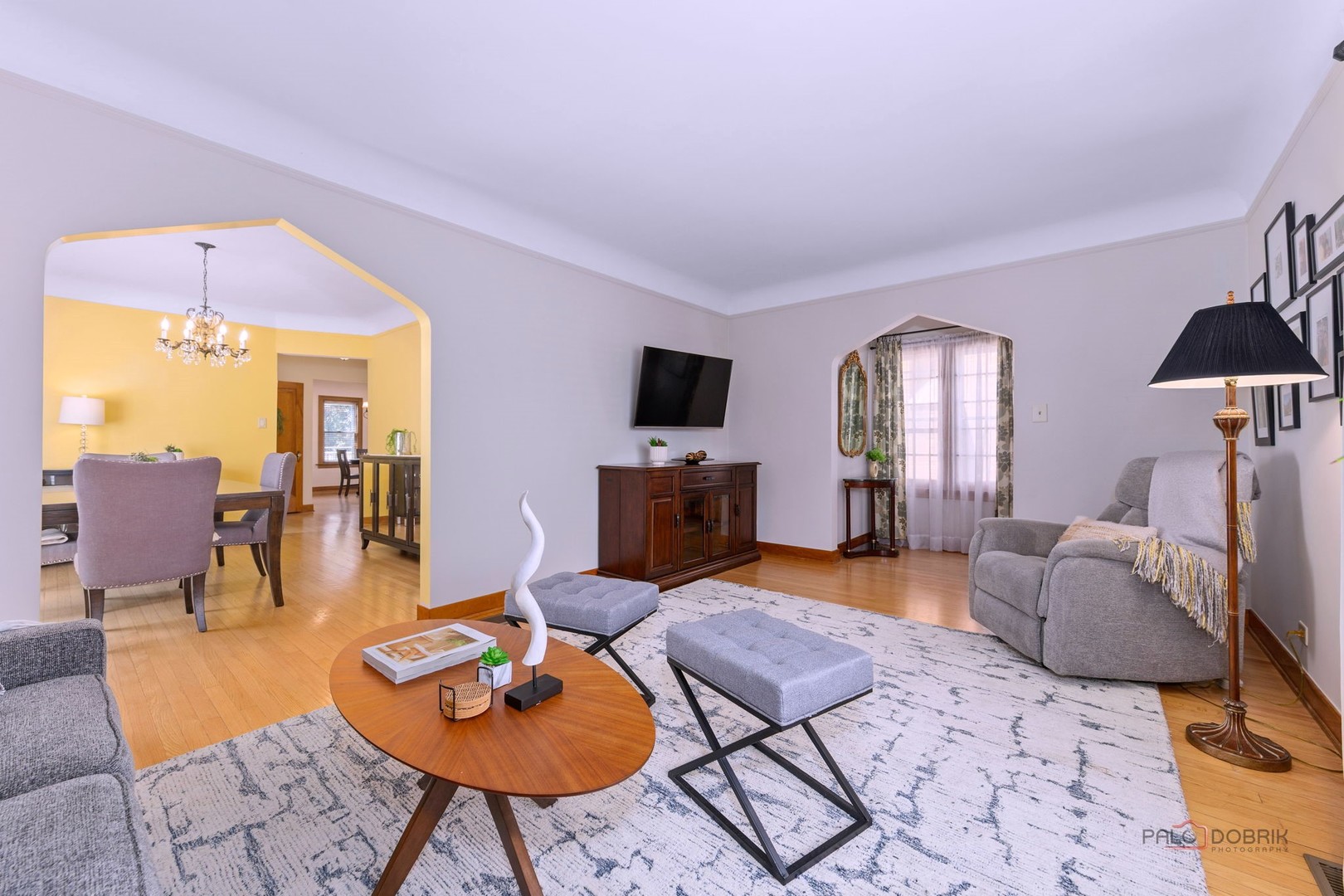 2720 Beulah Avenue River Grove, IL 60171 - Photo 6 of 33 a living room with furniture and a flat screen tv