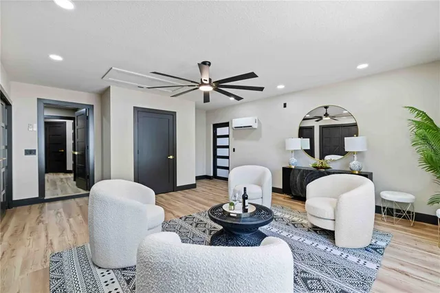 $1,999,999 | 4534 Banan Place, Siesta Key, FL 34242