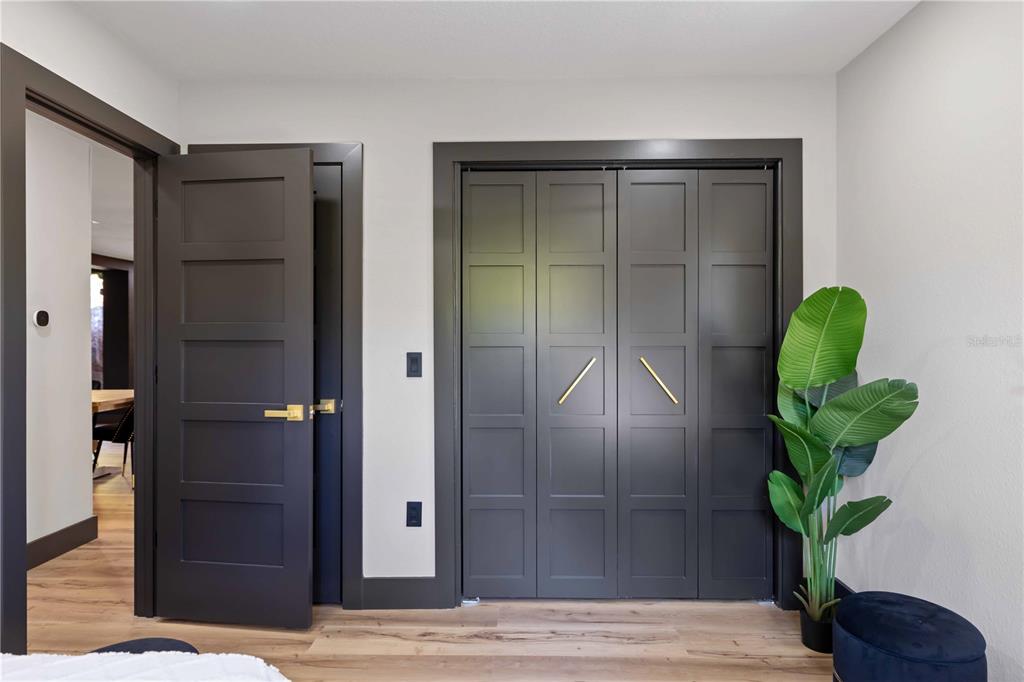 4534 Banan Place Siesta Key, FL 34242 - Photo 40 of 77 a view of entryway