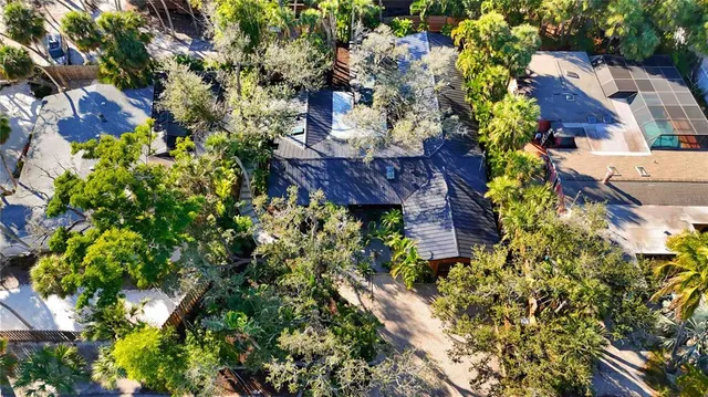 $1,999,999 | 4534 Banan Place, Siesta Key, FL 34242