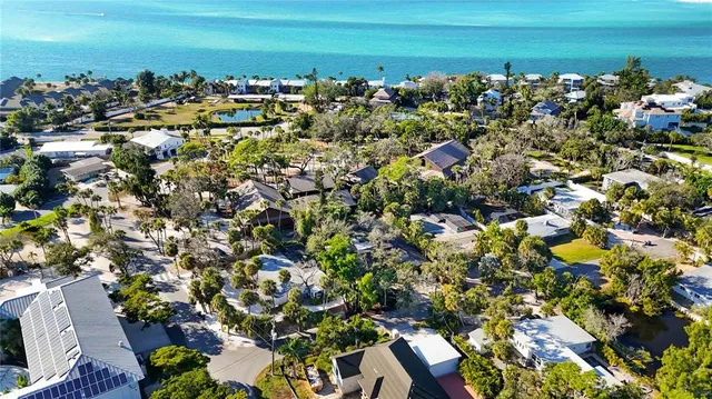 $1,999,999 | 4534 Banan Place, Siesta Key, FL 34242