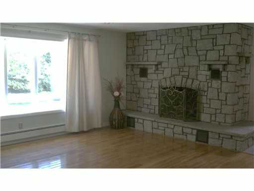 45 Wellstown Road Hopkinton, RI 02804 - Photo 11 of 25 Living Room.