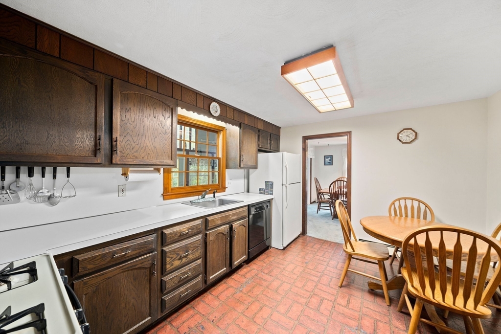 300 Holly Road Marshfield, MA 02050 - Photo 9 of 32 Gallery Image 9