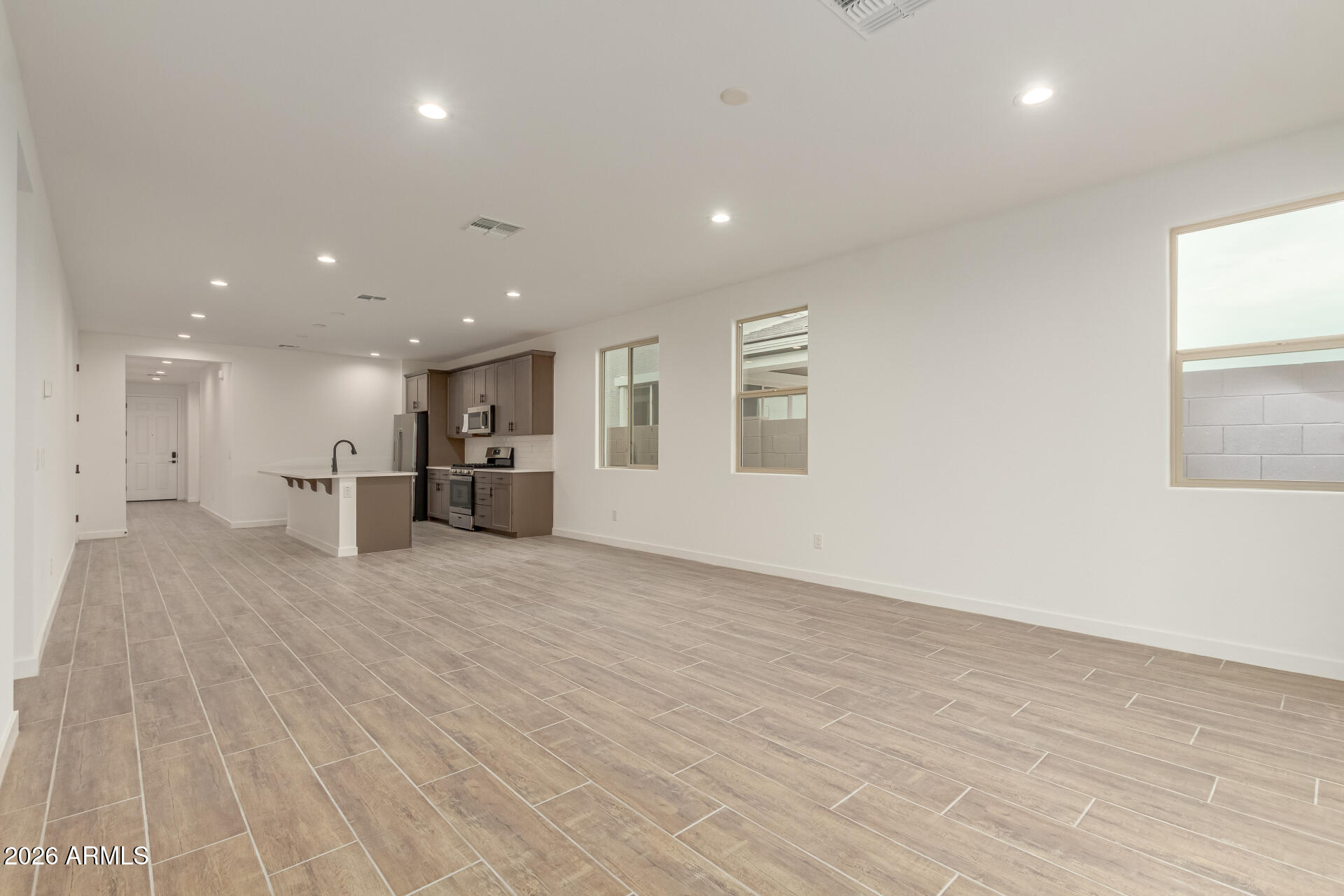 8030 West Granada Road Phoenix, AZ 85035 - Photo 8 of 36 a view of an empty room with a window
