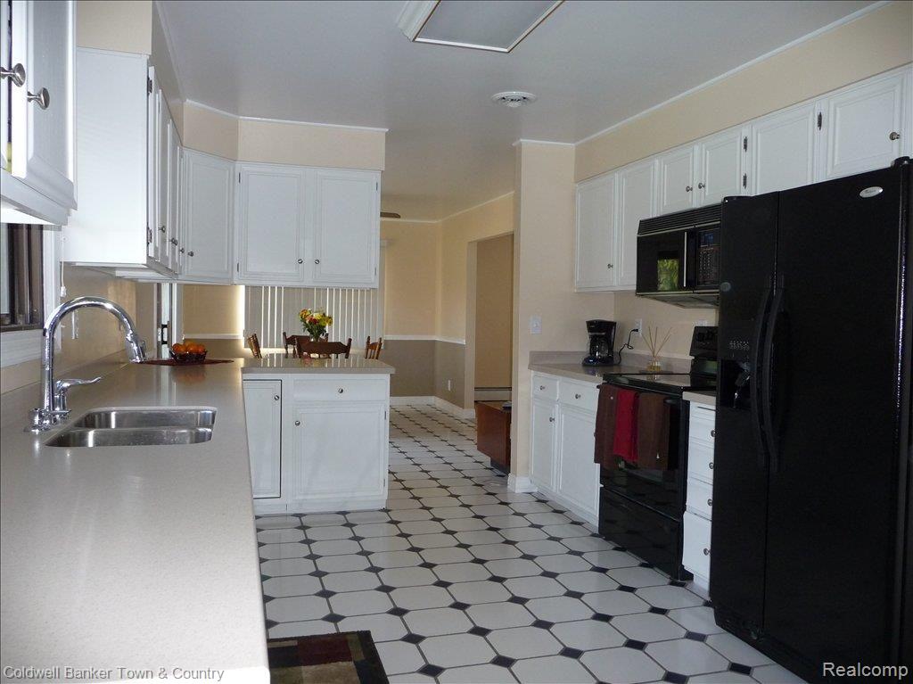 2875 Augustine Road Milford, MI 48381 - Photo 14 of 24 Kitchen 3