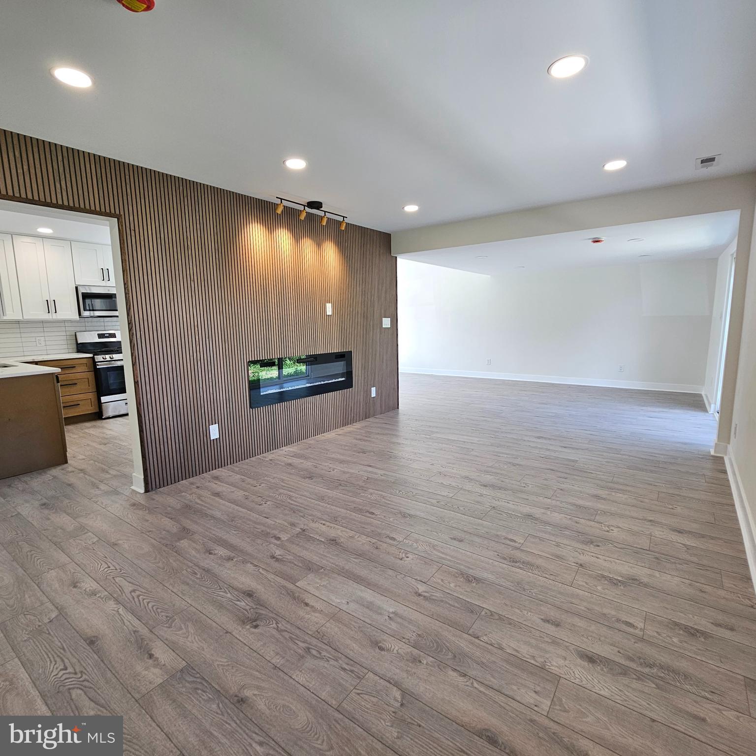 9215 Andover Road Philadelphia, PA 19114 - Photo 10 of 28