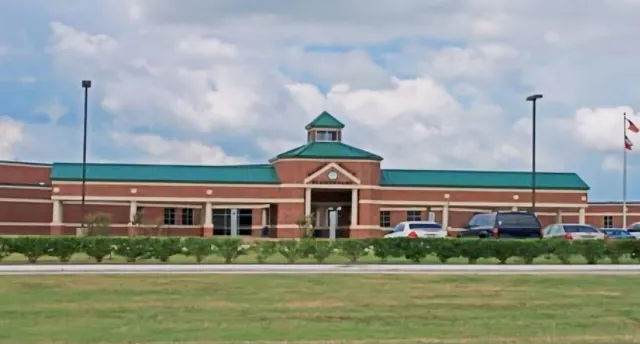 $2,500 | 3715 Crescent Drive, Pearland, TX 77584