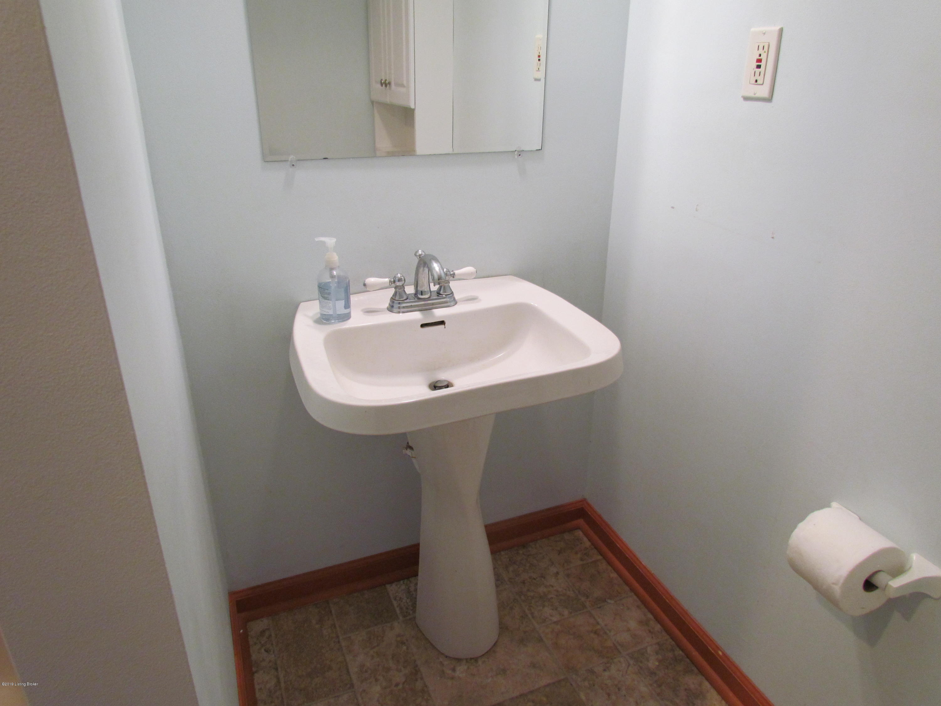 7300 Ridge Creek Road Louisville, KY 40291 - Photo 16 of 23 IMG_2877