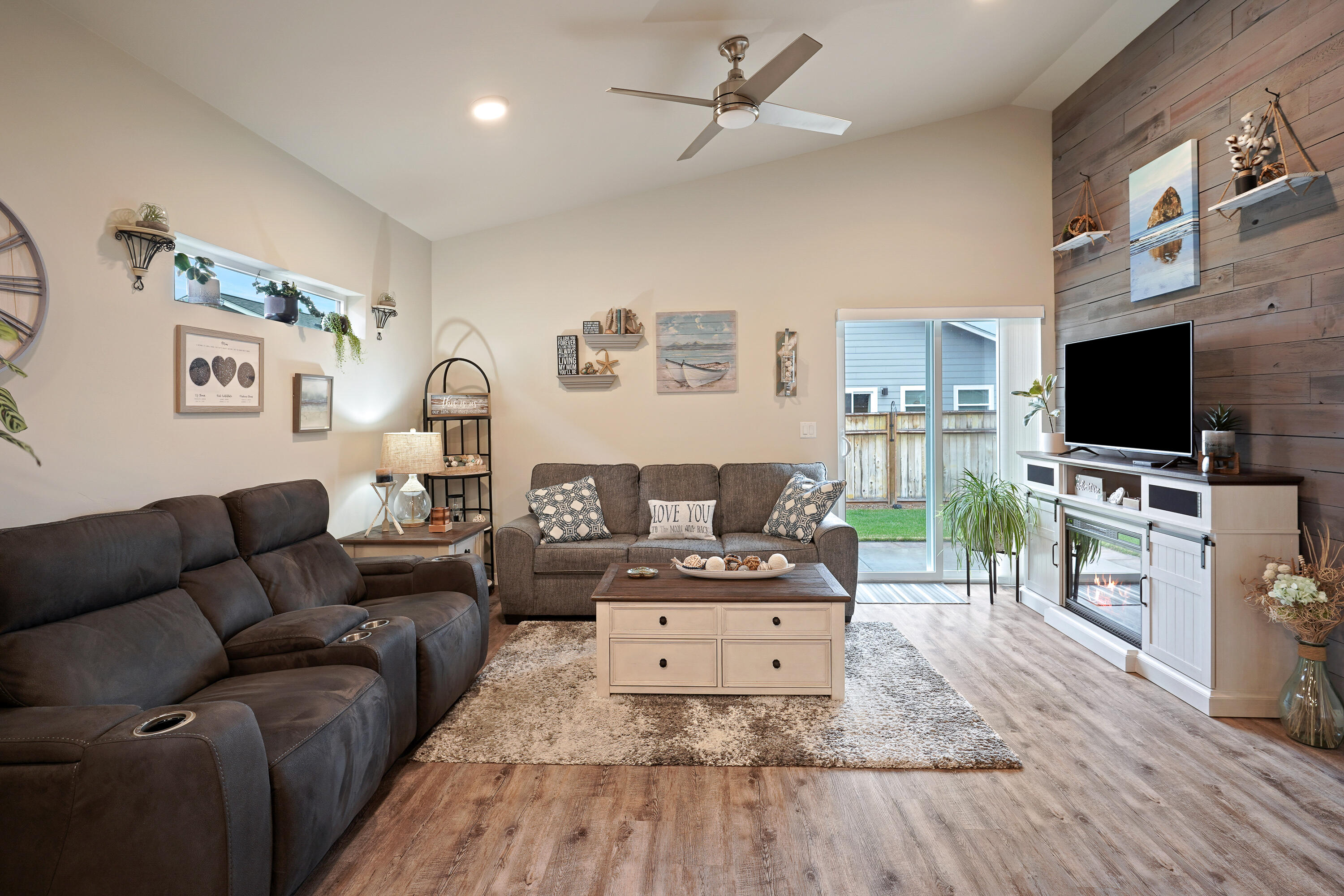 16484 Bassett Road La Pine, OR 97739 - Photo 1 of 30 DSC09671
