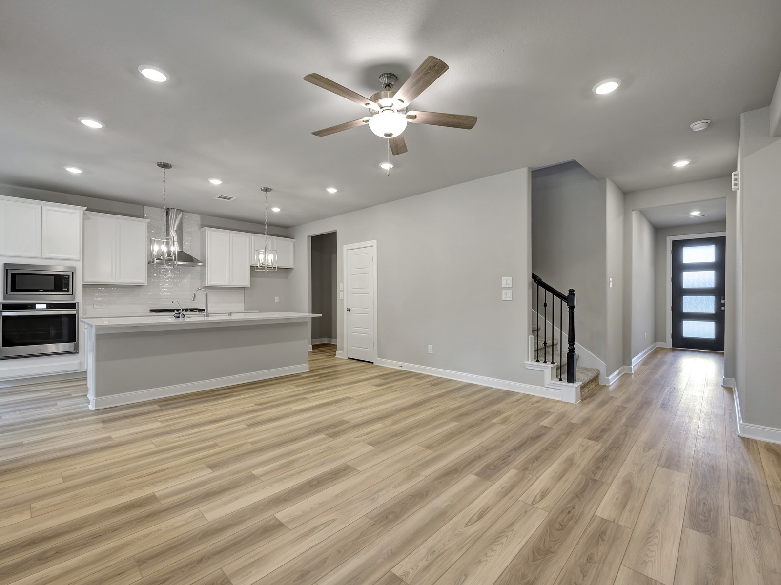 2127 Rawls Ranch Conroe, TX 77301 - Photo 6 of 32 Photo is not of the actual home, but is an inspirational photo of builder’s model home and may depict options, furnishings, and/or decorator features that are not included