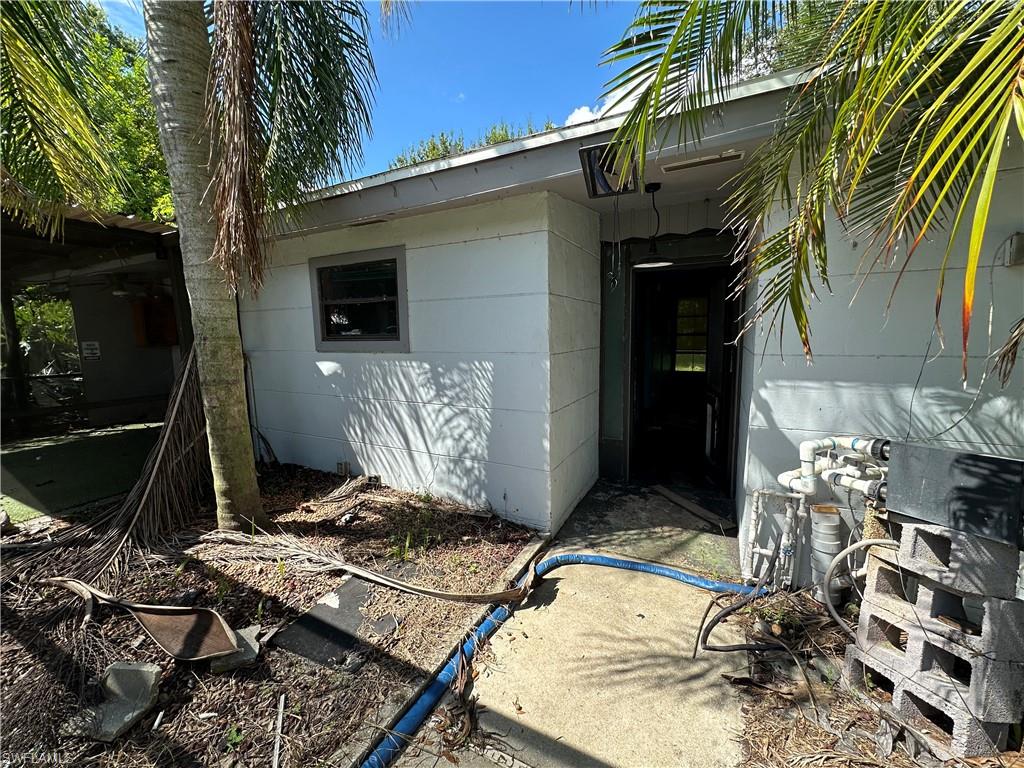 1132 Donald Road North Fort Myers, FL 33917 - Photo 4 of 21 a backyard of a house