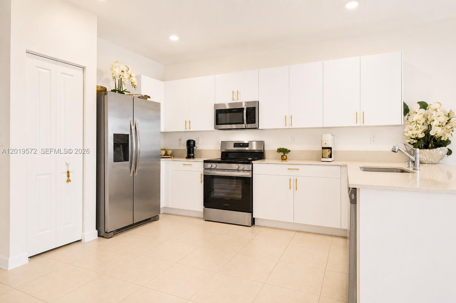 12954 Southwest 231st Street Miami, FL 33170 - Photo 5 of 35