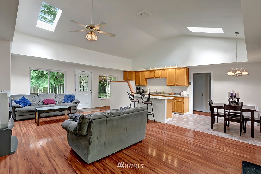 19823 Southeast 150th Street Renton, WA 98059 - Photo 4 of 14 Gallery Image 4