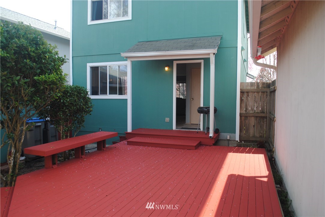 3980 Broadmoor Loop Bremerton, WA 98310 - Photo 15 of 18