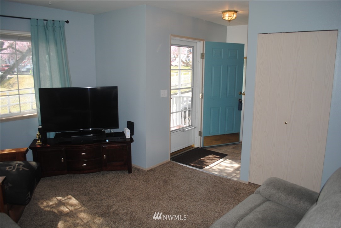 3980 Broadmoor Loop Bremerton, WA 98310 - Photo 5 of 18