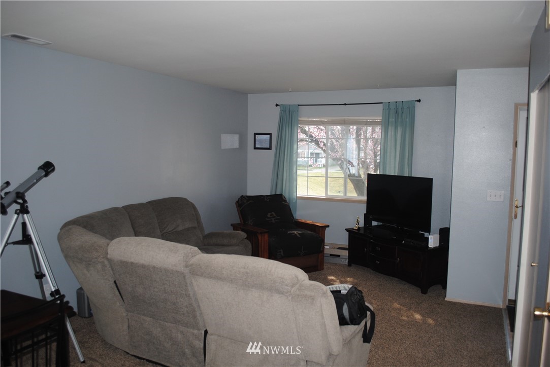 3980 Broadmoor Loop Bremerton, WA 98310 - Photo 6 of 18