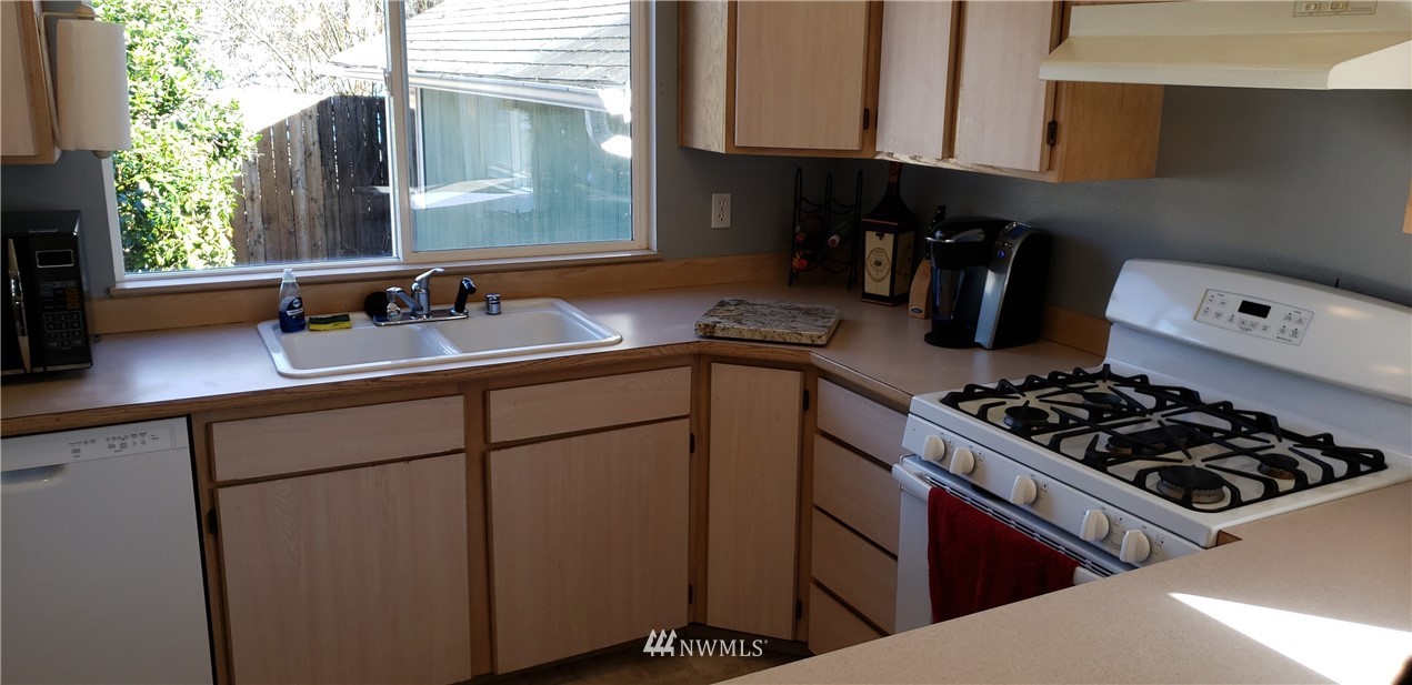 3980 Broadmoor Loop Bremerton, WA 98310 - Photo 8 of 18