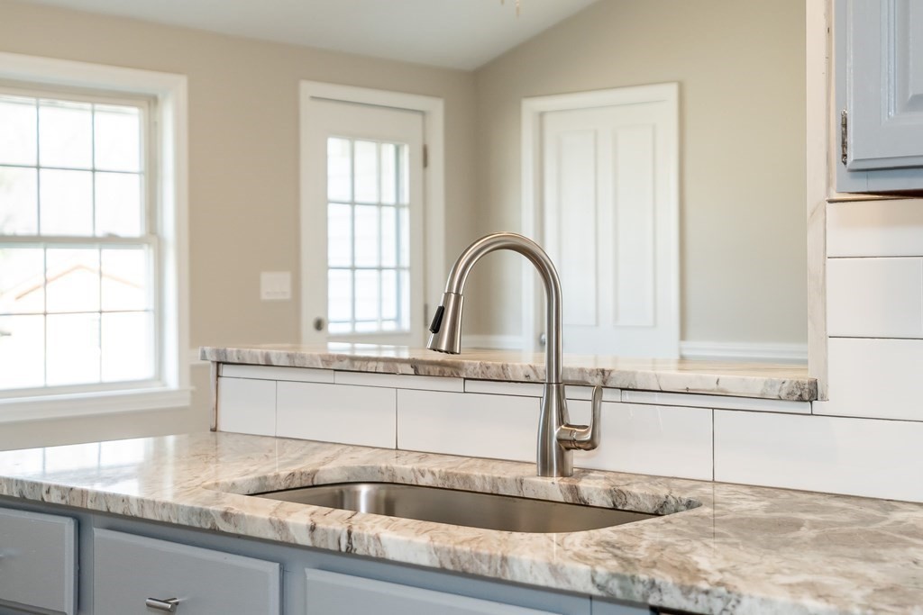 1115 Liberty Street Springfield, MA 01104 - Photo 12 of 41