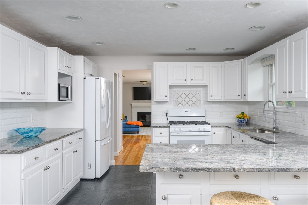 776 Main Street Hanover, MA 02339 - Photo 9 of 42