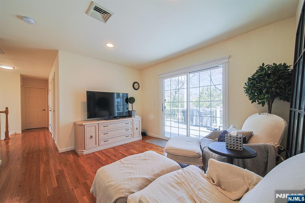 412 Eric Lane Northvale, NJ 07647 - Photo 16 of 39