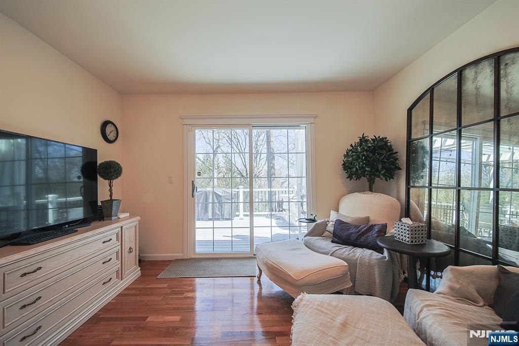 412 Eric Lane Northvale, NJ 07647 - Photo 17 of 39