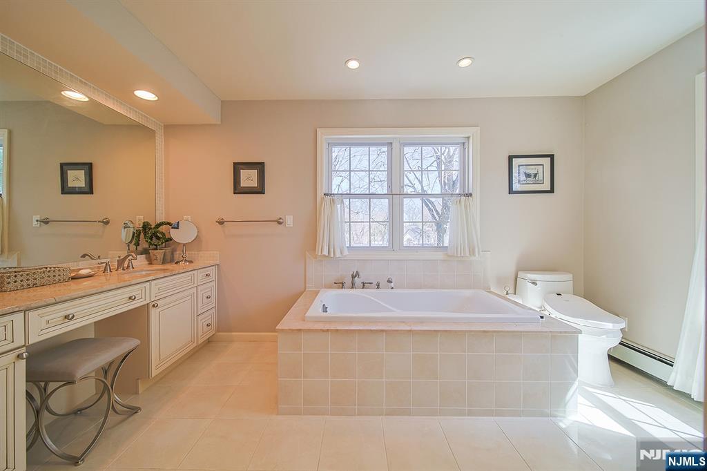 412 Eric Lane Northvale, NJ 07647 - Photo 20 of 39