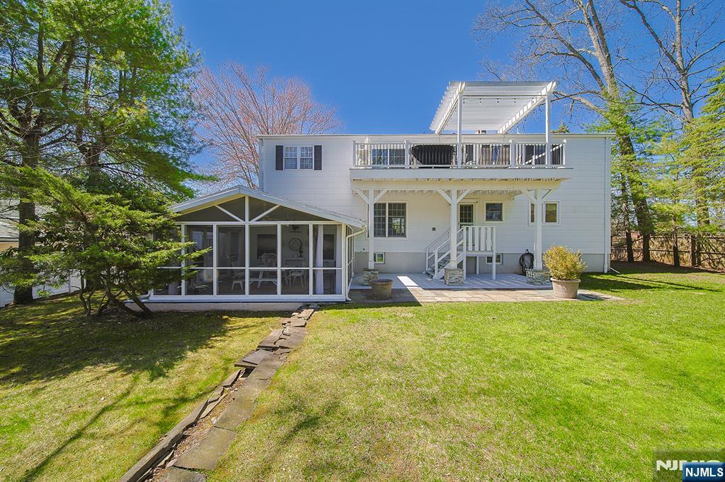 412 Eric Lane Northvale, NJ 07647 - Photo 2 of 39
