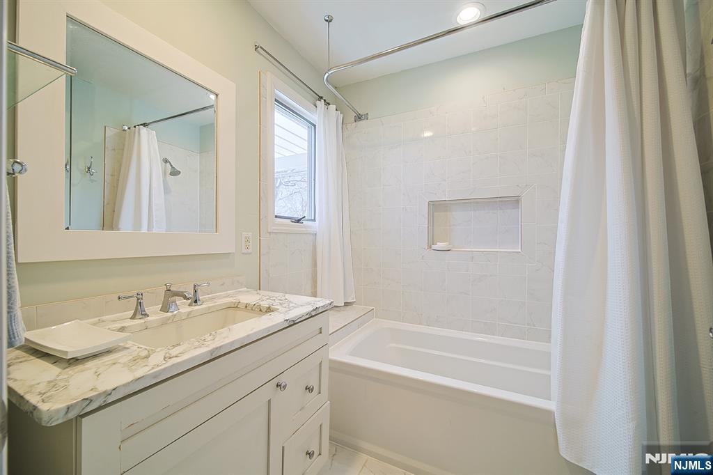 412 Eric Lane Northvale, NJ 07647 - Photo 24 of 39