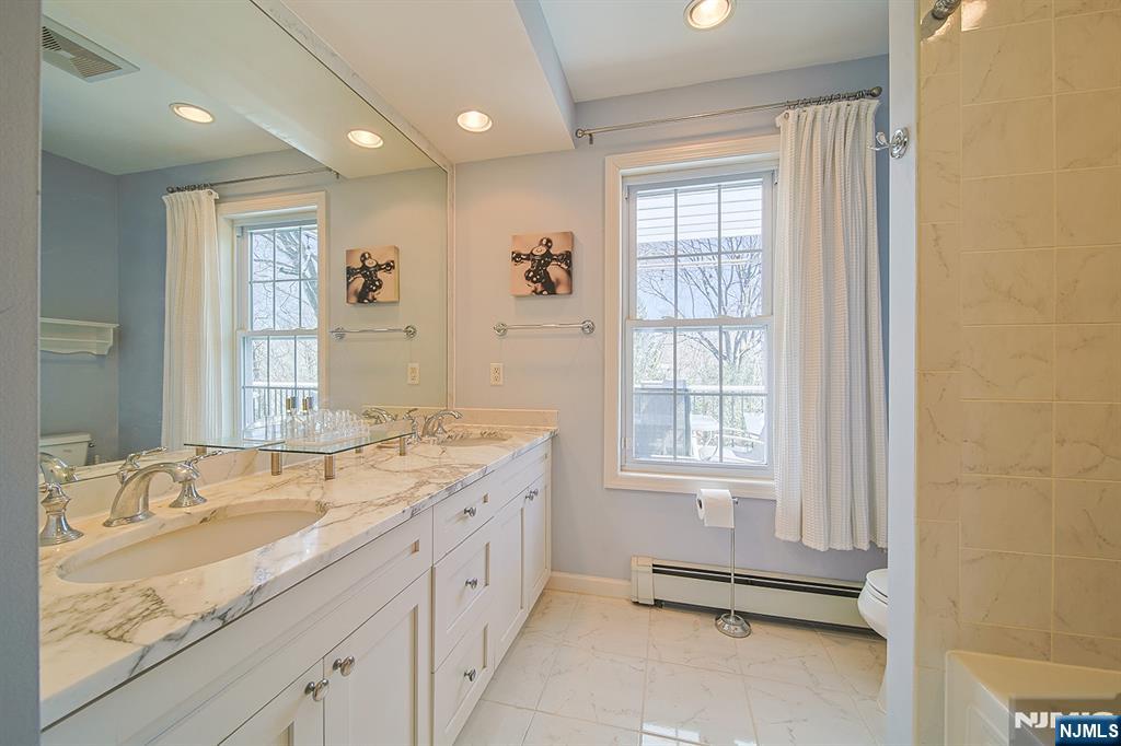 412 Eric Lane Northvale, NJ 07647 - Photo 26 of 39