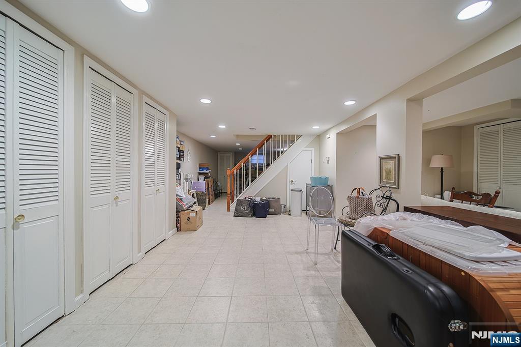 412 Eric Lane Northvale, NJ 07647 - Photo 31 of 39