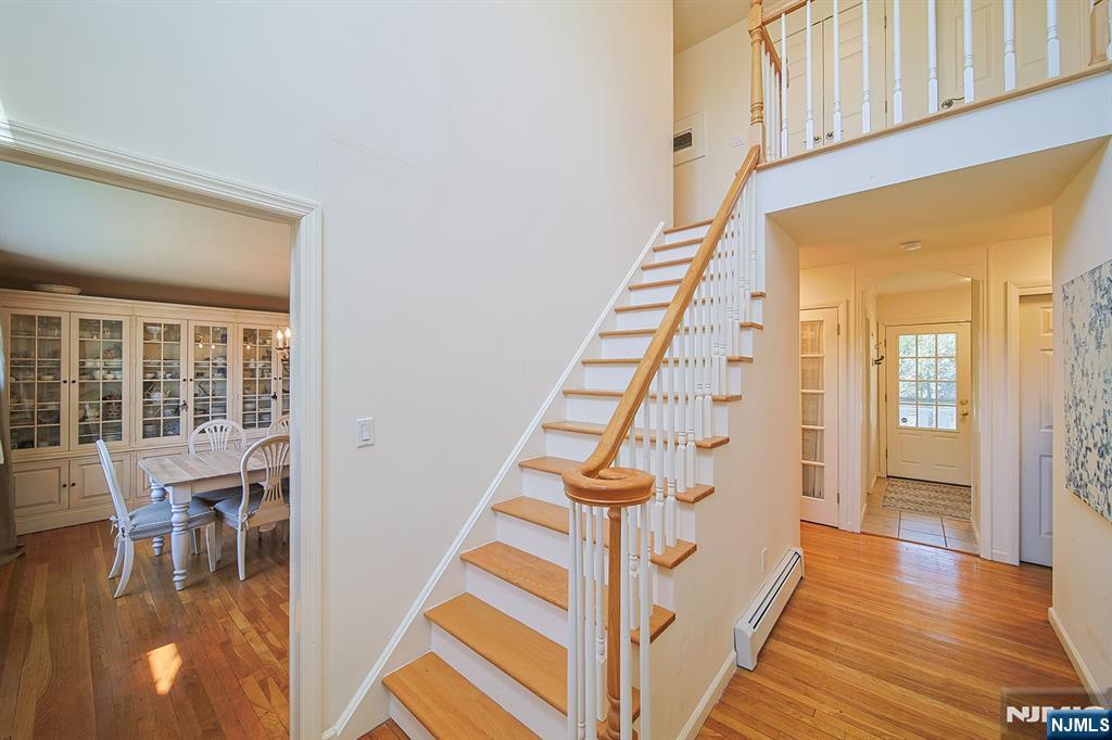 412 Eric Lane Northvale, NJ 07647 - Photo 4 of 39