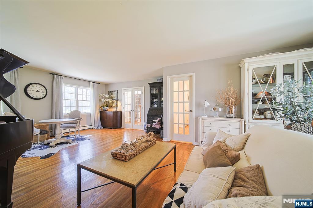 412 Eric Lane Northvale, NJ 07647 - Photo 7 of 39