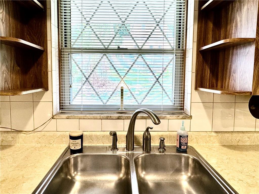 830 Ridge Avenue McKees Rocks, PA 15136 - Photo 18 of 50 Stainless double sink and view of the garden from window