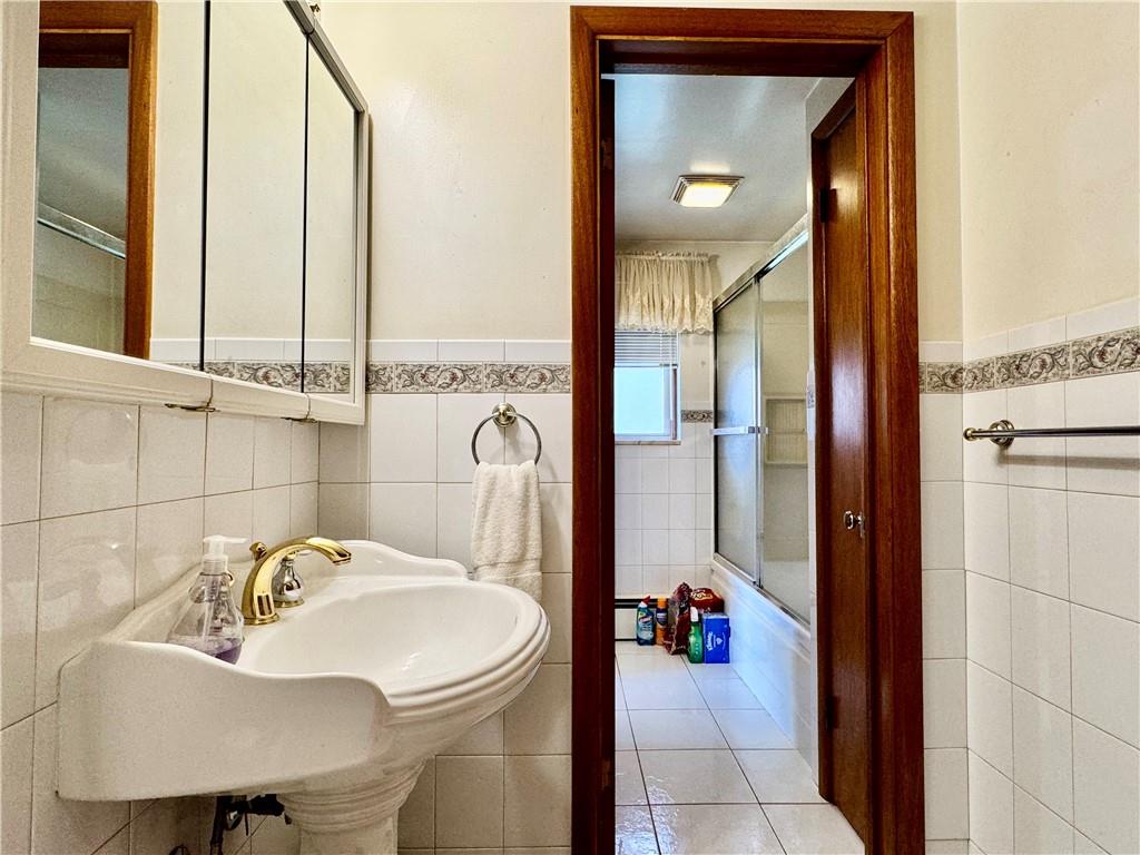 830 Ridge Avenue McKees Rocks, PA 15136 - Photo 29 of 50 Main bath is connected to full tub/shower