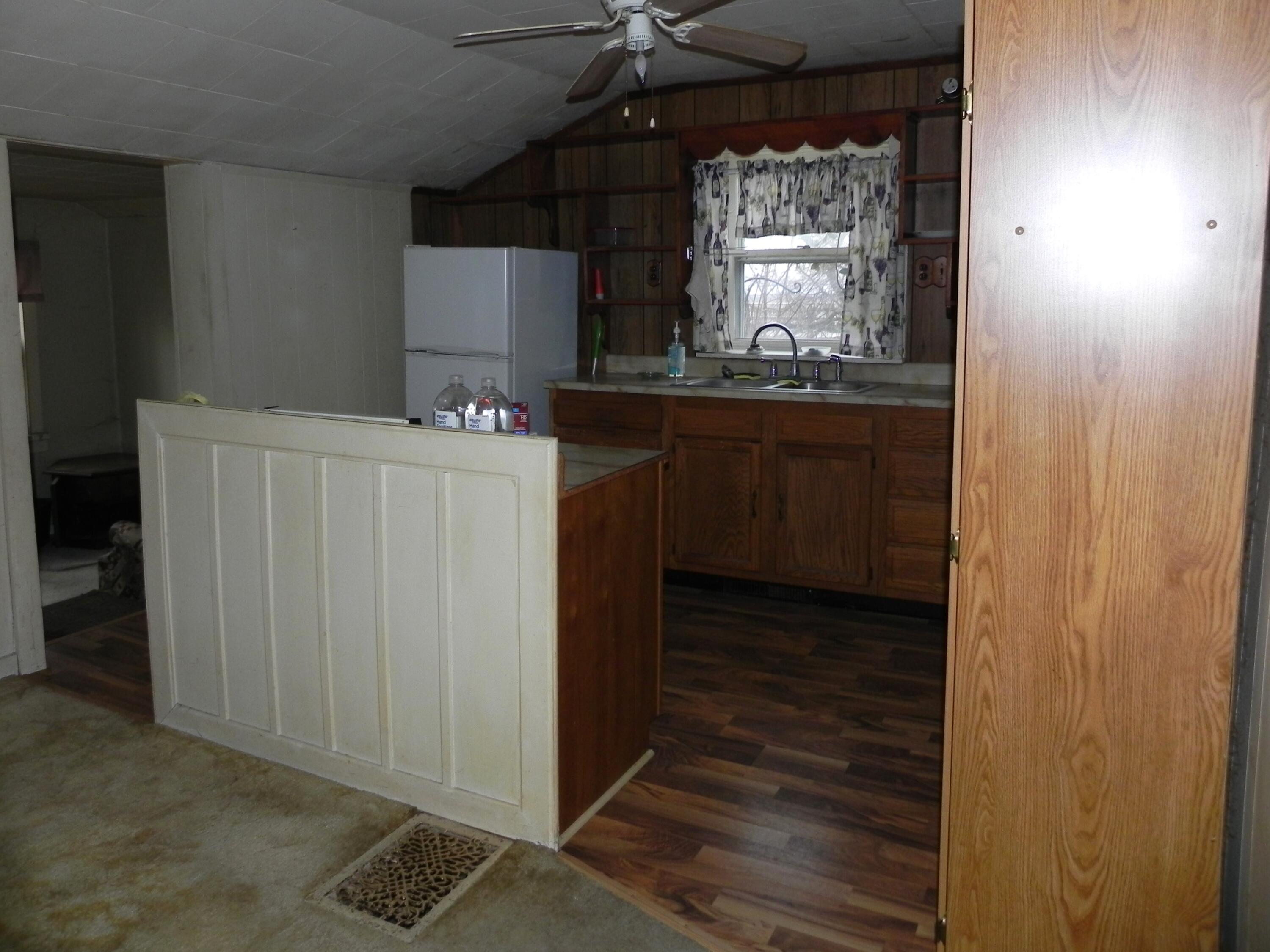 518 River Street Three Rivers, MI 49093 - Photo 2 of 11 DSCN2582