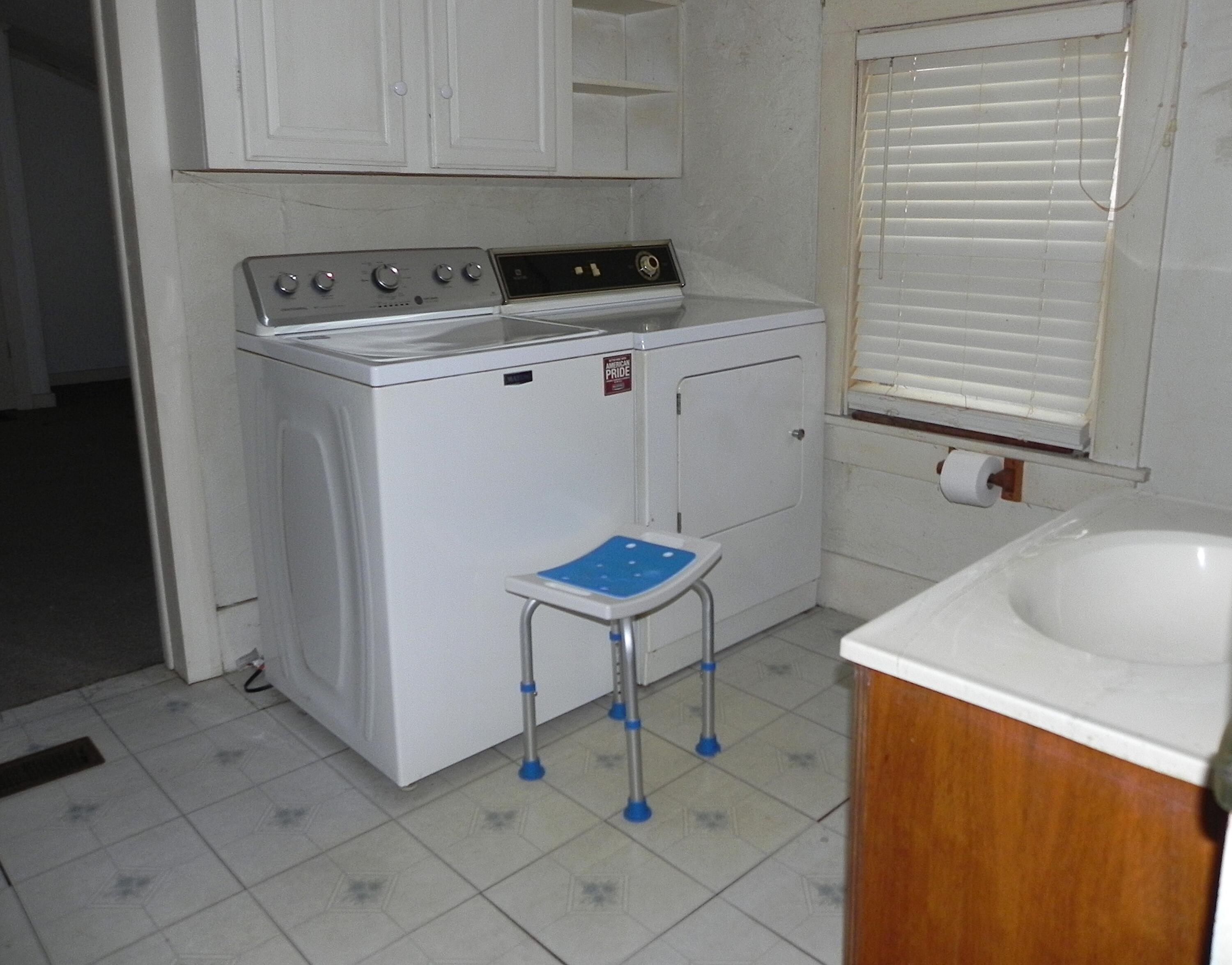 518 River Street Three Rivers, MI 49093 - Photo 6 of 11 DSCN2584