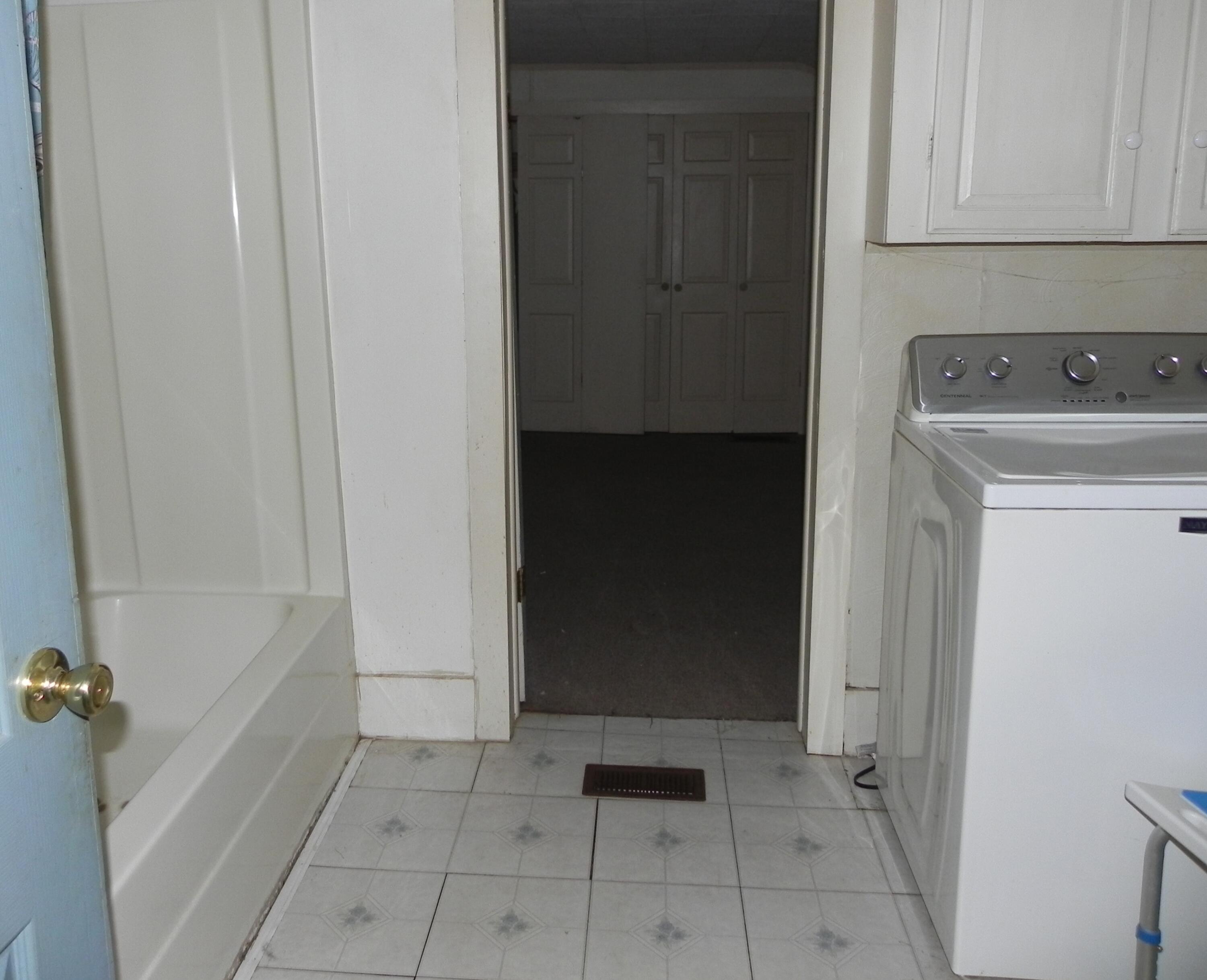 518 River Street Three Rivers, MI 49093 - Photo 7 of 11 DSCN2585
