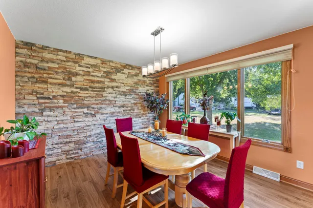 $549,900 | 7991 Isaak Avenue Northwest, Annandale, MN 55302