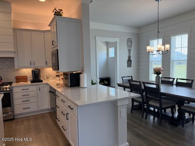 203 Farmstead Loop Moyock, NC 27958 - Photo 22 of 75 KITCHEN EAT IN AREA, HUGE AND SUNNY WITH LOVELY NATURAL LIGHT.