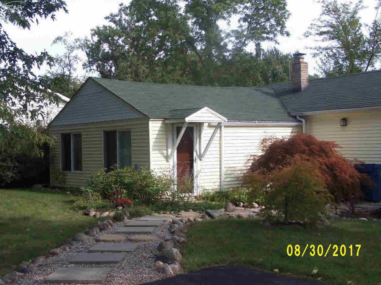 2511 West Thompson Road Fenton, MI 48430 - Photo 7 of 26 21364096-6.JPG