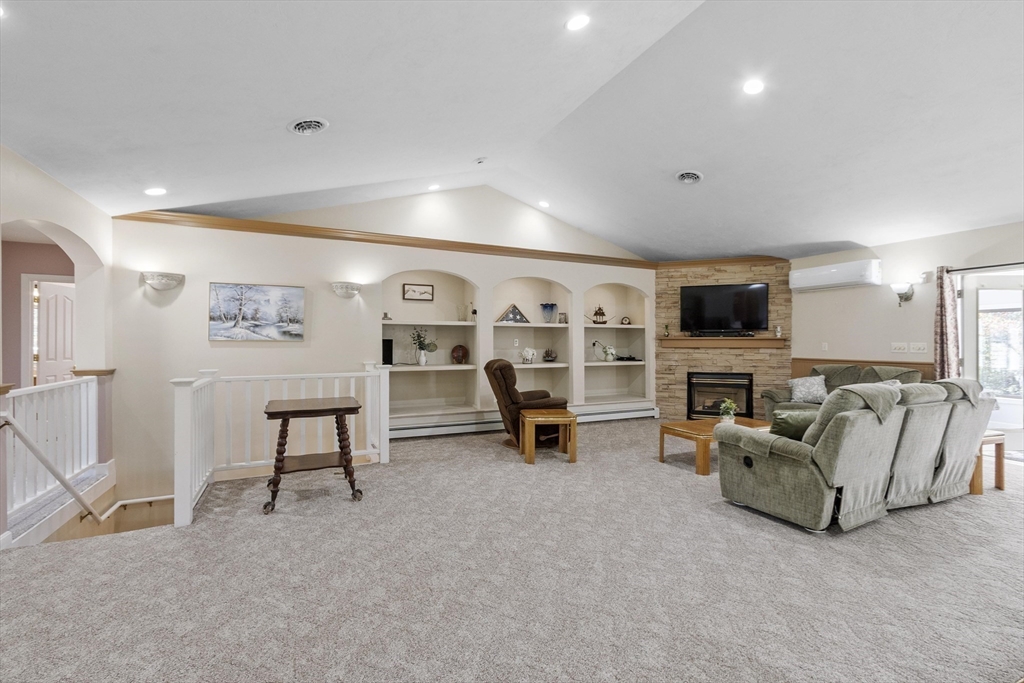 118 Willis Road Gardner, MA 01440 - Photo 6 of 42