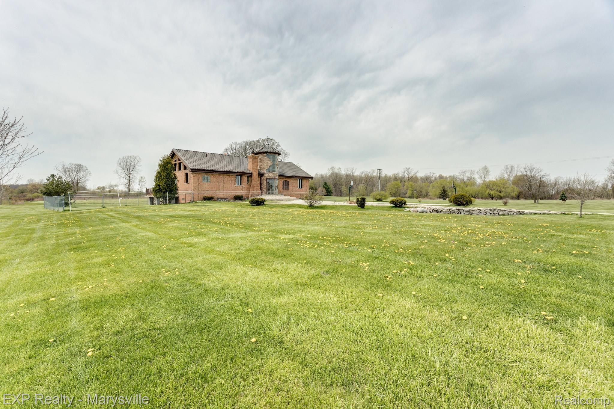8833 Wildcat Road Jeddo, MI 48032 - Photo 9 of 56 8833 Wildcat Rd (4 of 61).jpg