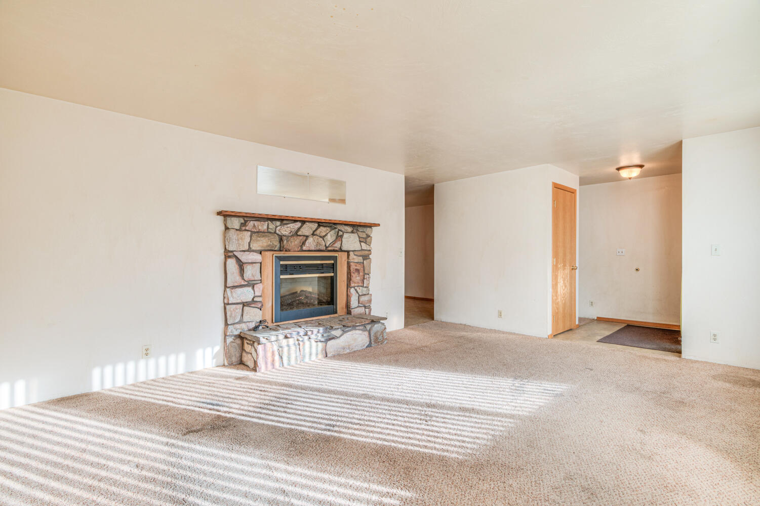 16054 Burgess Road La Pine, OR 97739 - Photo 4 of 27 Gallery Image 4