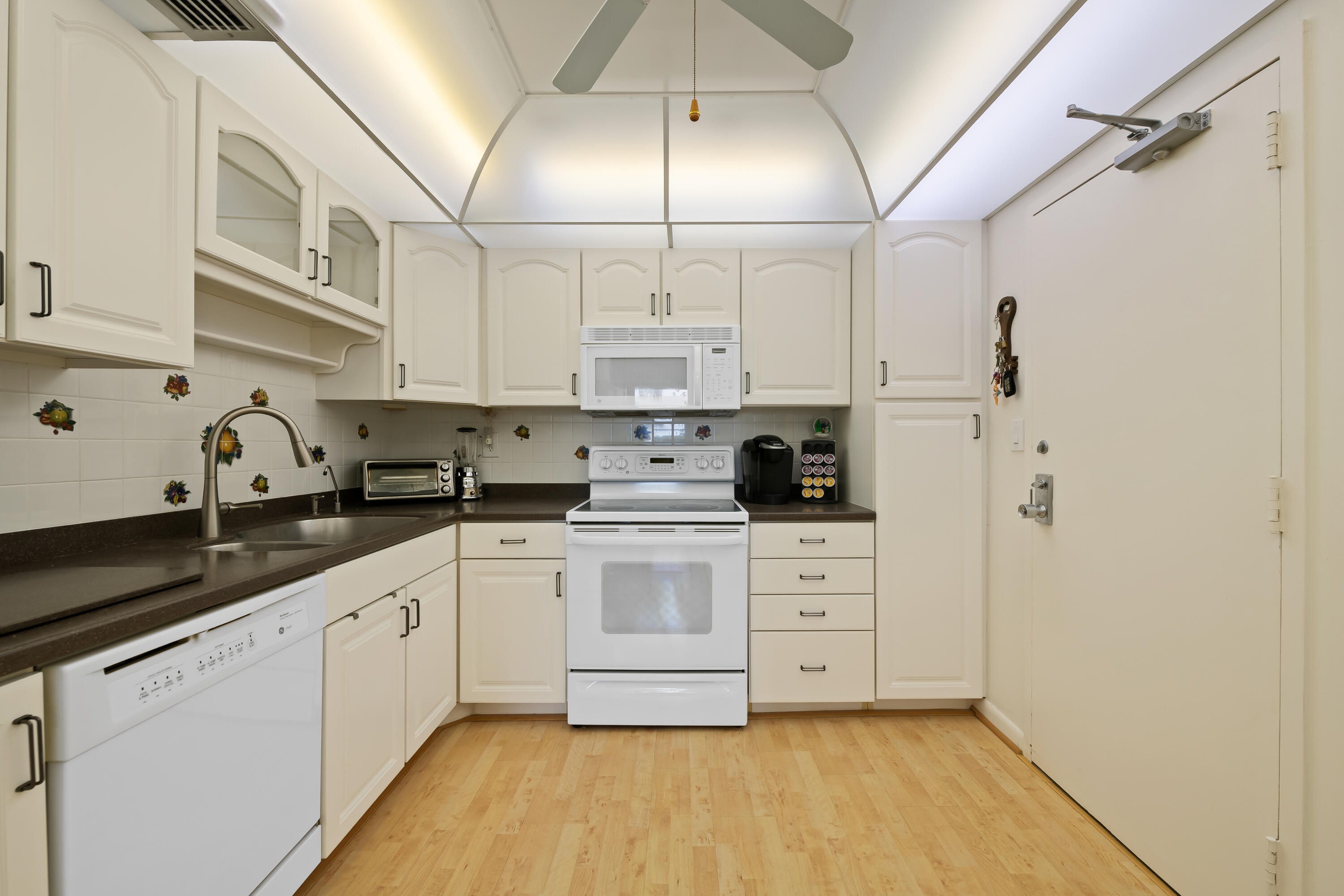 10777 West Sample Road, Unit 207 Coral Springs, FL 33065 - Photo 3 of 36 DSC_8001