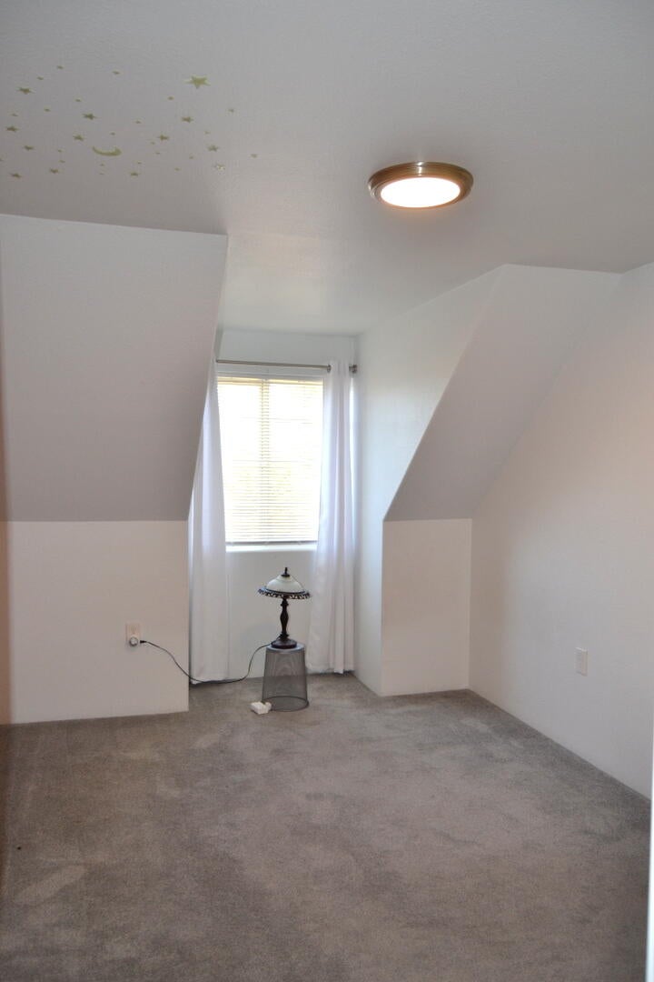 1471 Dowell Road Grants Pass, OR 97527 - Photo 20 of 31 Guest bedroom 2